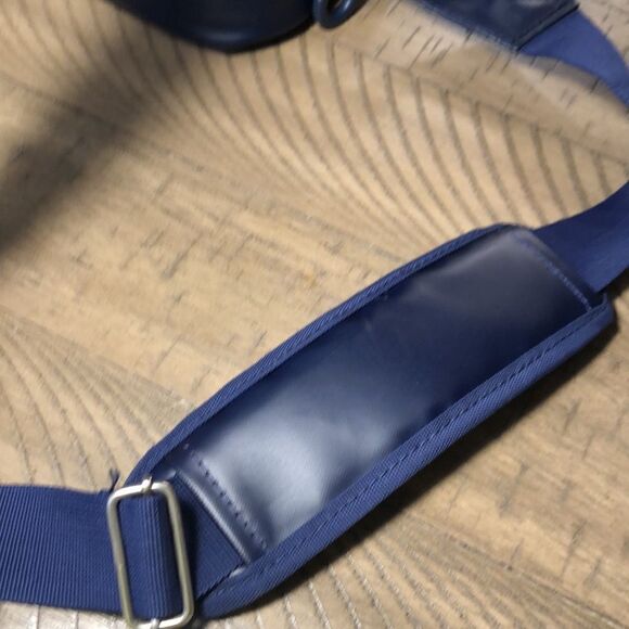 Vineyard Vines 🐳 10 can Cooler Padded Adj. Shoulder Strap beach 🏖 it stay cool - Picture 11 of 17